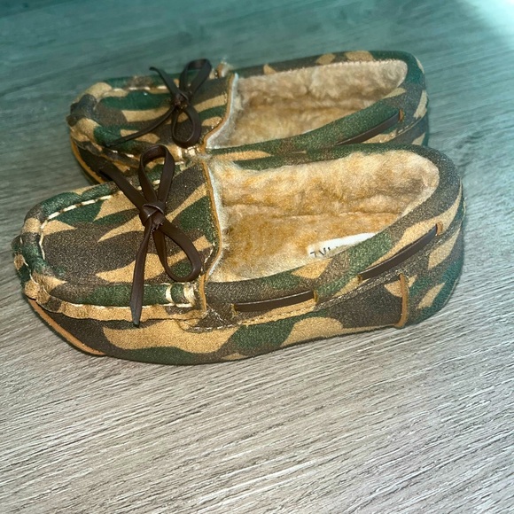 TODDLER MOCCASINS - Picture 1 of 2
